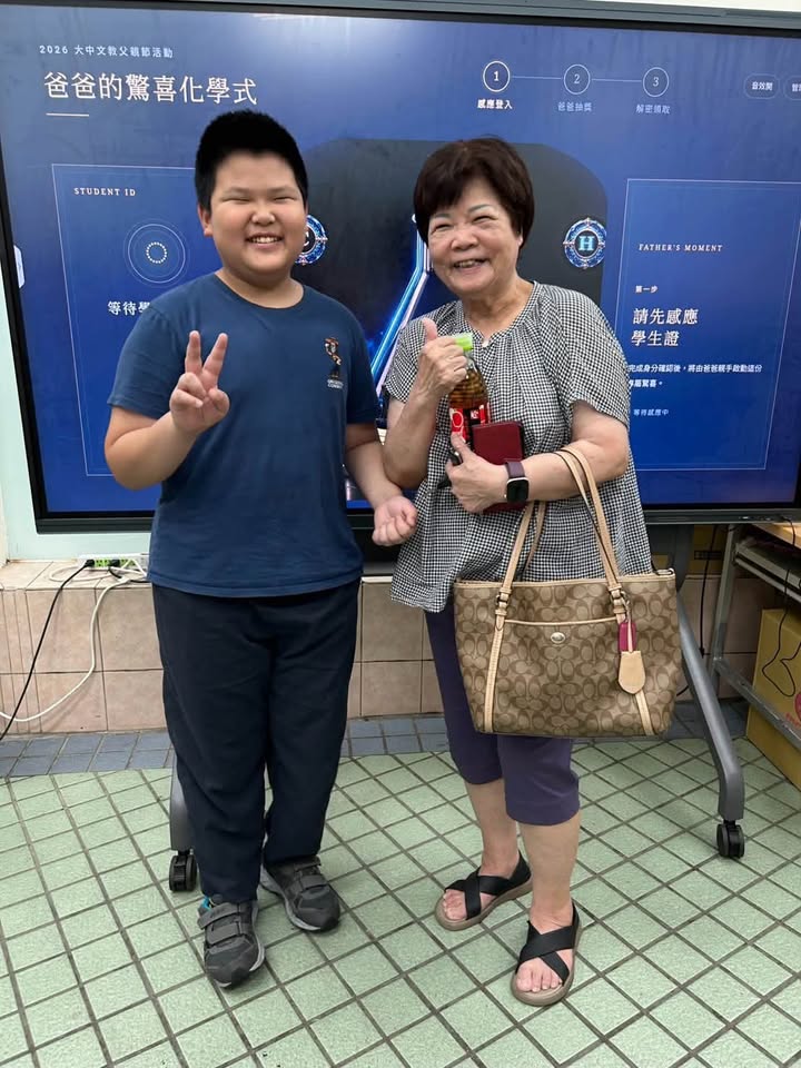 大中文教機構(空中美語大中分校) 新增了 13 張相片。